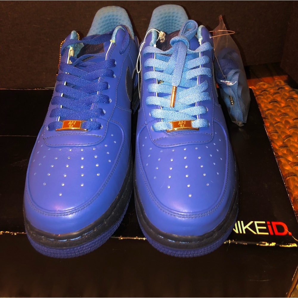 100% AUTHENTIC 2007 NIKE AIR FORCE
1 SMURF PREMIUM ID OW VLONE
SCOTT KOBE RARE